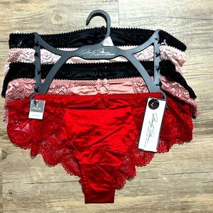 BRAND NEW Marilyn Monroe lace cheeky panties 5-pack